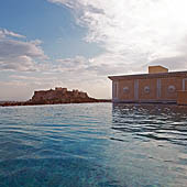 king George II Hotel