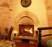 Villa Petra - Living room and fireplace