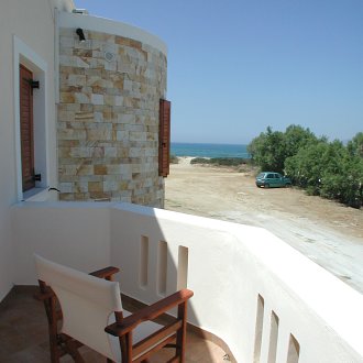 Acti Plaka - Naxos Island. apartments and studios within a few steps from the beach of Plaka.