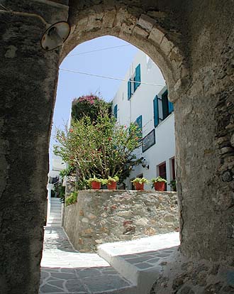 Acti Plaka - Naxos Island. apartments and studios within a few steps from the beach of Plaka.