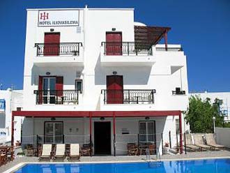 Summerland Holidays Resort in Kastraki beach area, Naxos island. Studios, apartments and deluxe apartments. 2 swimming pools and garden