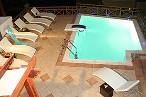 Suites pool fira Santorini