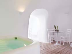Luxury suites in Oia