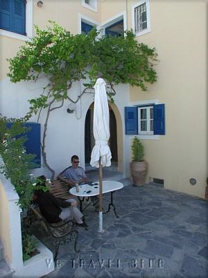 Loizos Apartments - Santorini Island