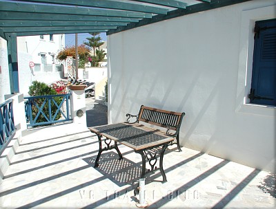 Loizos Apartments - Santorini Island