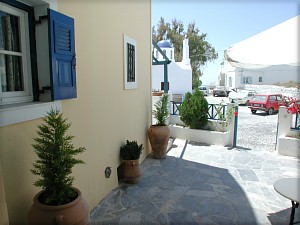 Loizos Apartments - Santorini Island
