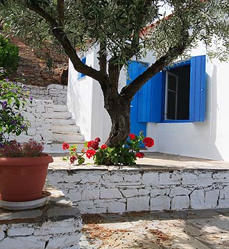 Limani Cottage is a picturesque country cottage for up to 4 people with large veranda and a wonderful view