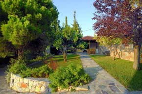 Hotels in Rousoum Gialo, Alonissos 