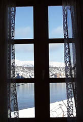 hotelwindow.JPG (13614 bytes)