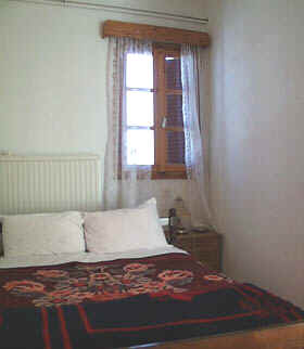 room.JPG (14971 bytes)