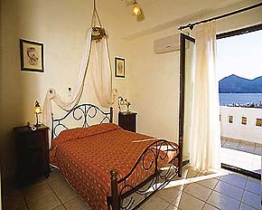 hotels in adamas, Naxos