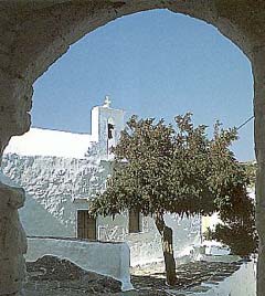 Kimolos island is ideal for quiet holidays Kimolos island is ideal for quiet holidays